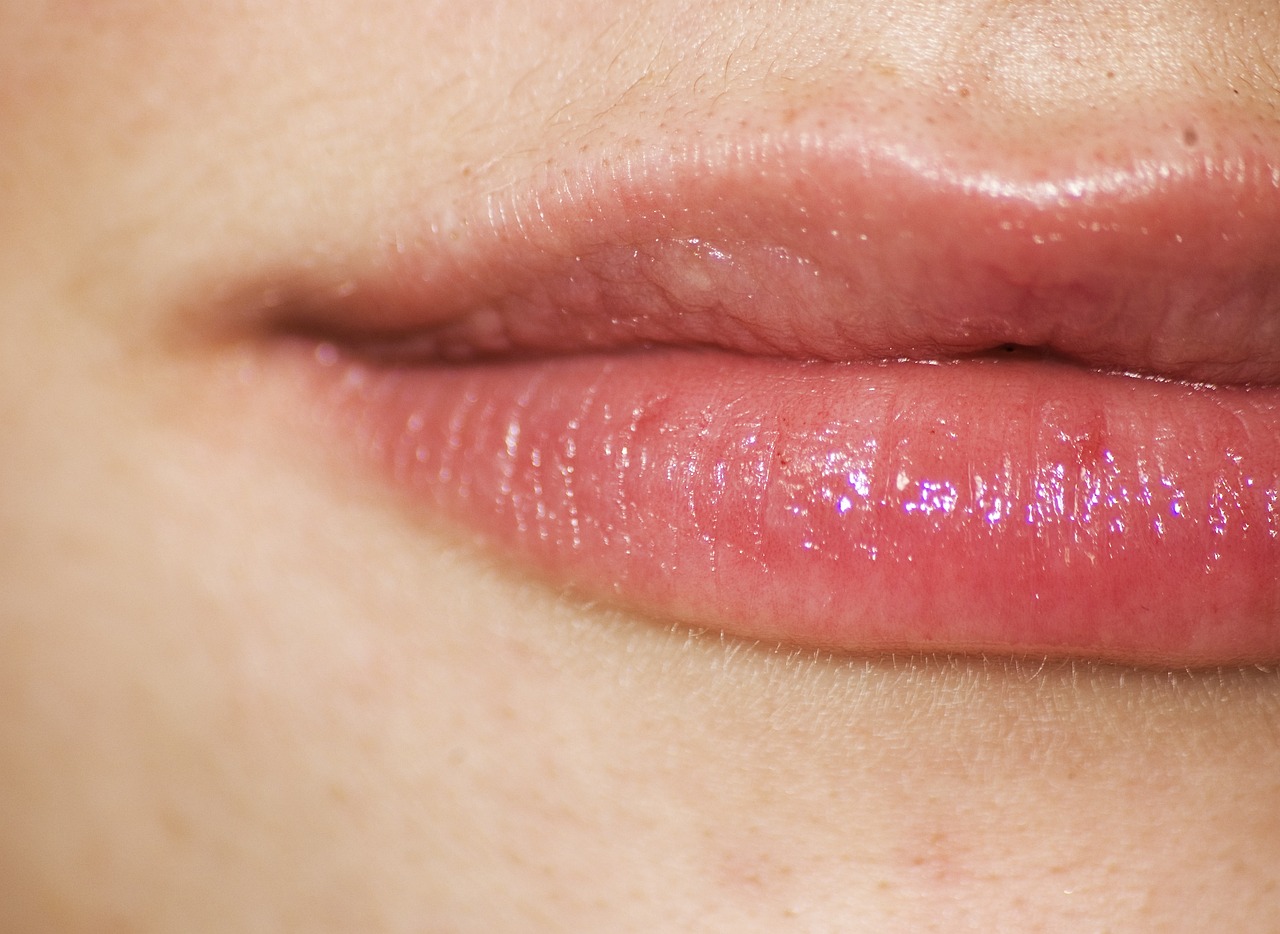 lips, red, girl-1227699.jpg